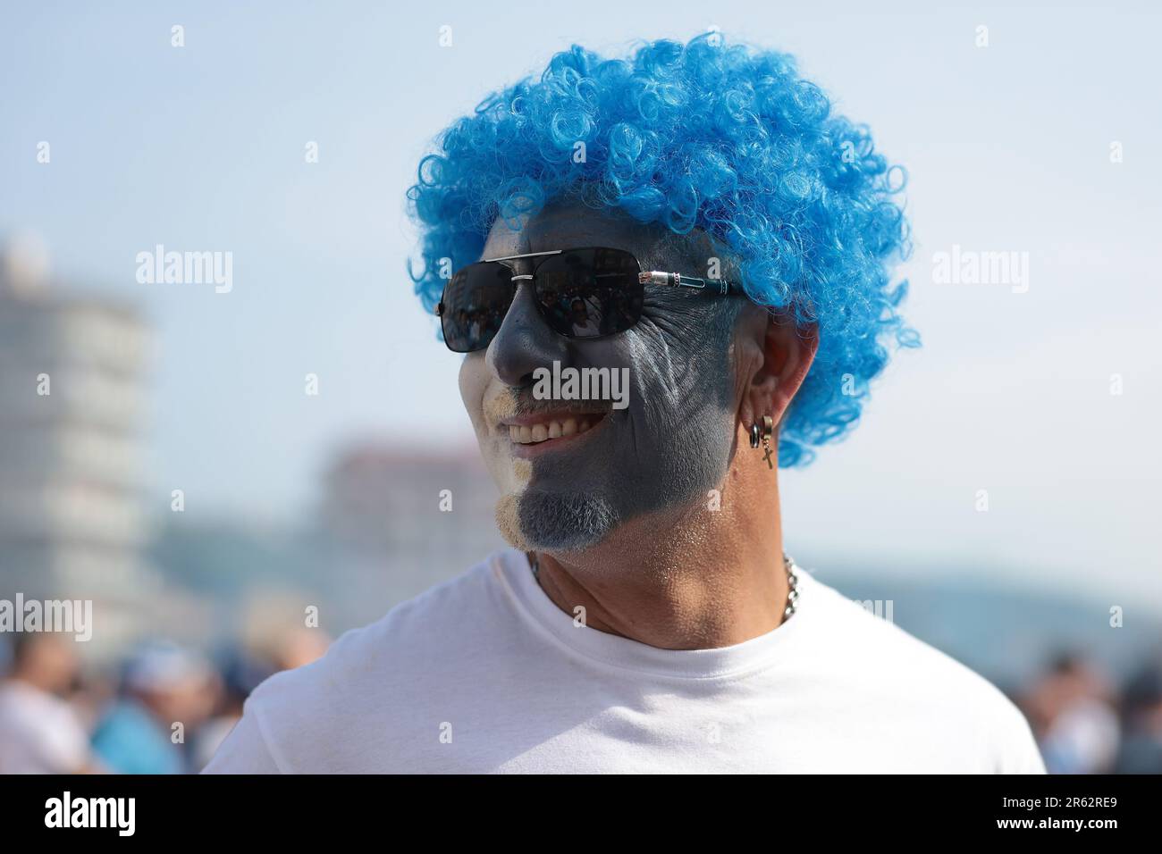 Napoli, Italia. 4th de junio de 2023. Los fanáticos del SSC Napoli celebran en las calles fuera del estadio antes del partido de la Serie A en San Paolo, Napoli. El crédito de la imagen debe leer: Jonathan Moscrop/Sportimage Credit: Sportimage Ltd/Alamy Live News Foto de stock