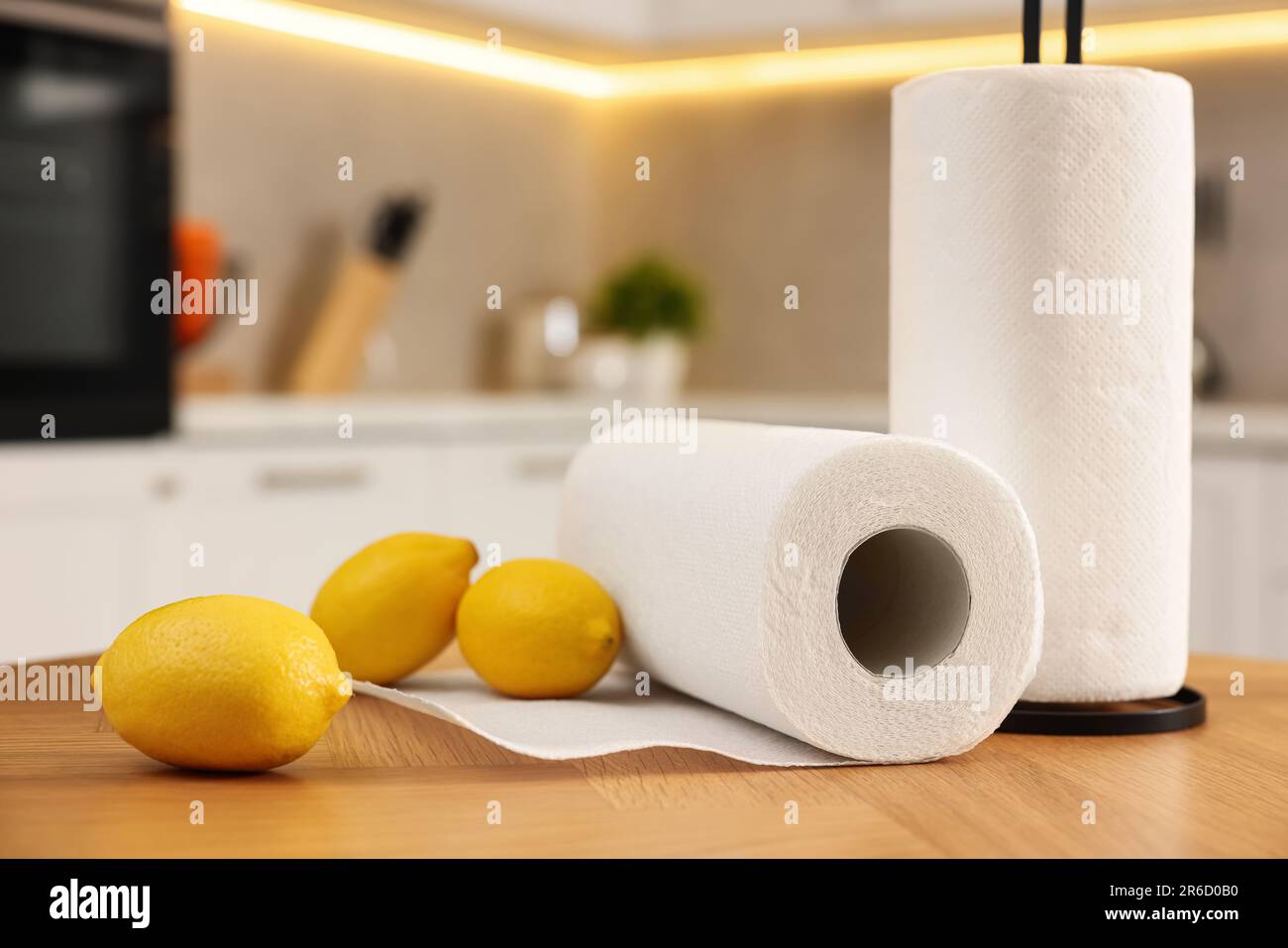 Rollo de papel de cocina fotografías e imágenes de alta resolución - Alamy