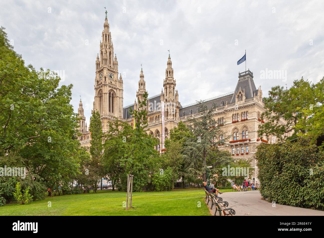 Viena, Austria - 17 2018 de junio: El Ayuntamiento de Viena (en alemán: Wiener Rathaus) es la sede del gobierno local de Viena, situado en Rathausplatz en el IN Foto de stock