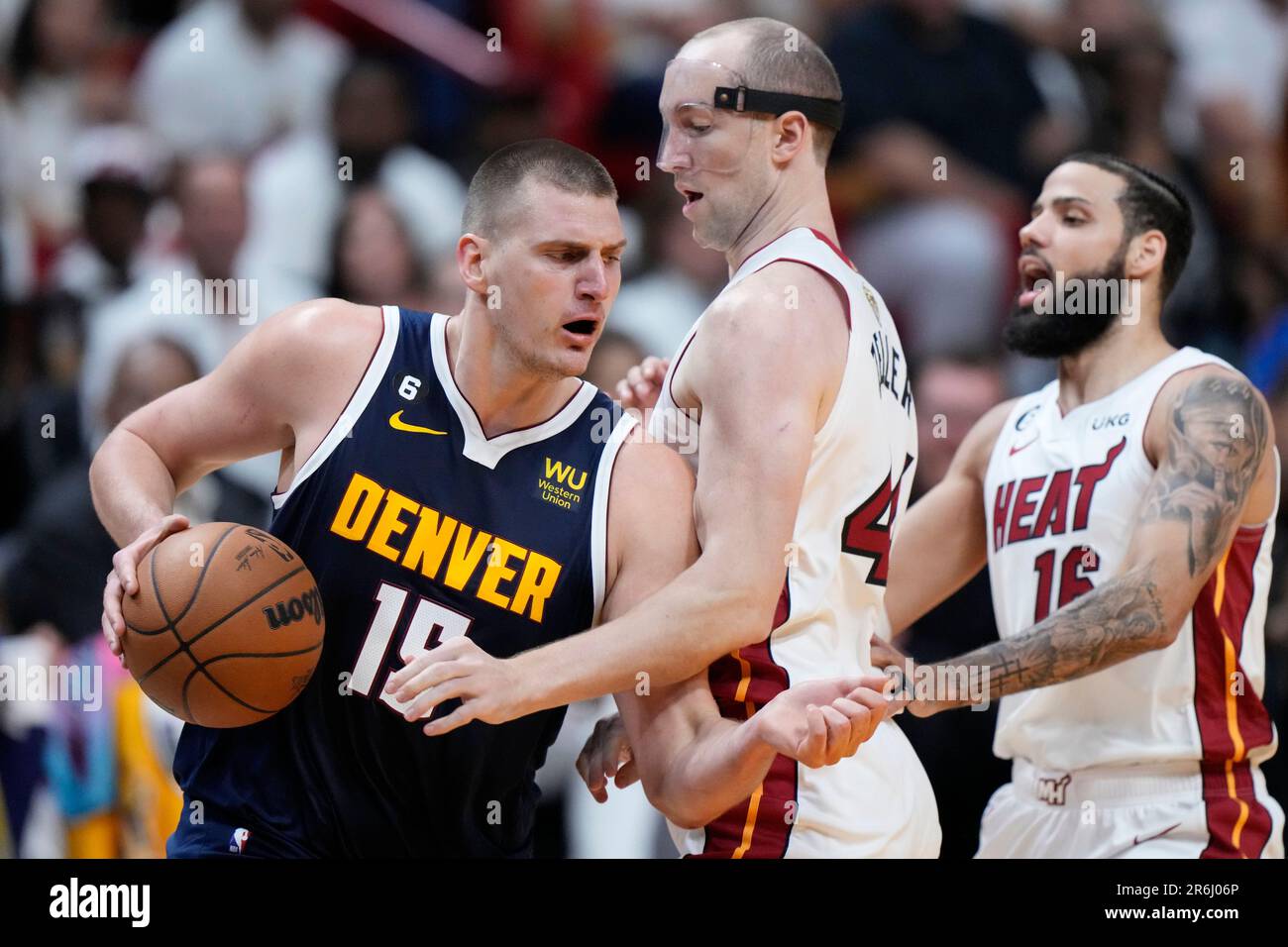 Denver Nuggets center Nikola Jokic (15) dribbles around Miami Heat