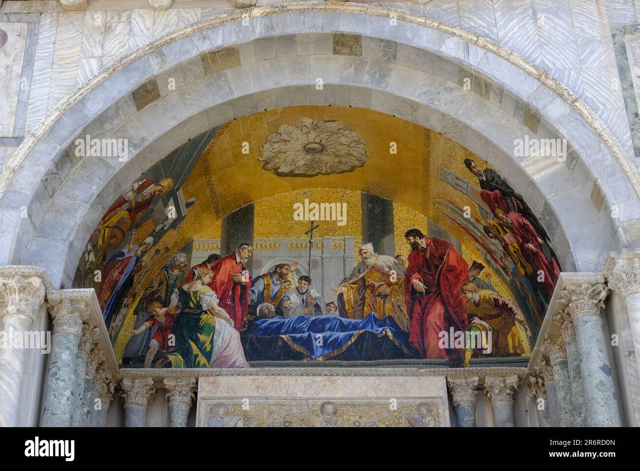 Venecia Italia - Basílica de San Marcos - Basílica de San Marcos - cuadros de fachada del lado oeste Foto de stock