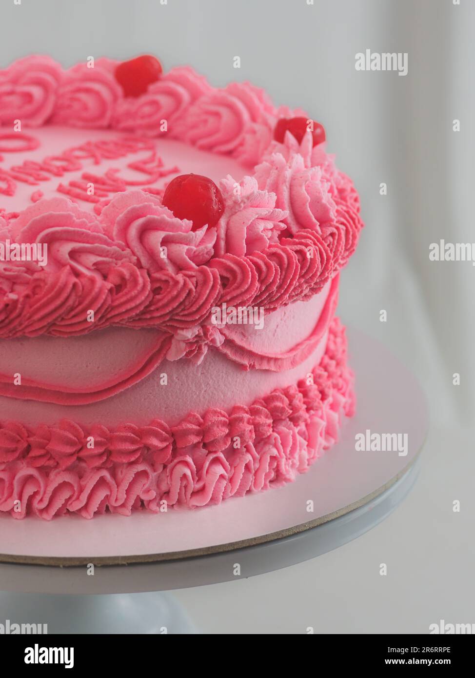 pastel rosa dulce glaseado glaseado con letrero de texto italiano