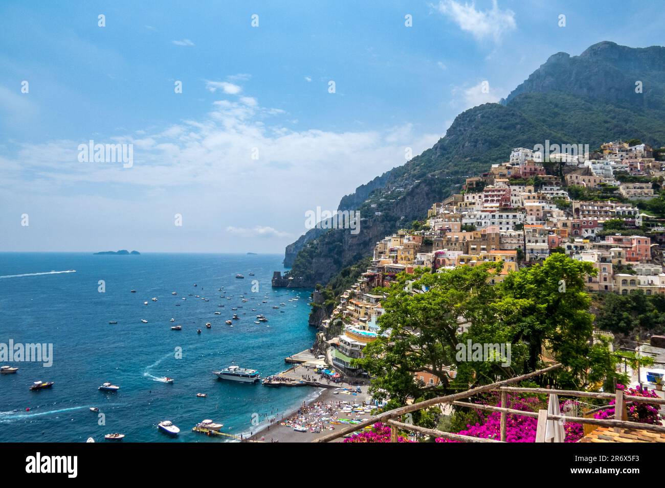 Positano, precioso pueblo de la costa amalfitana, para descubrir sus rincones, lo mejor pasear y subir a sus magníficos miradores, Italy Foto de stock