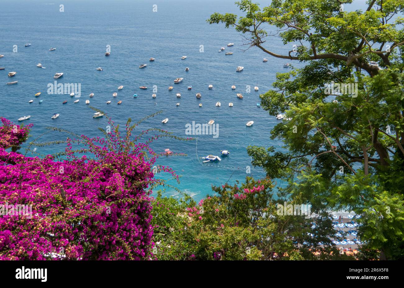 Positano, precioso pueblo de la costa amalfitana, para descubrir sus rincones, lo mejor pasear y subir a sus magníficos miradores, Italy Foto de stock