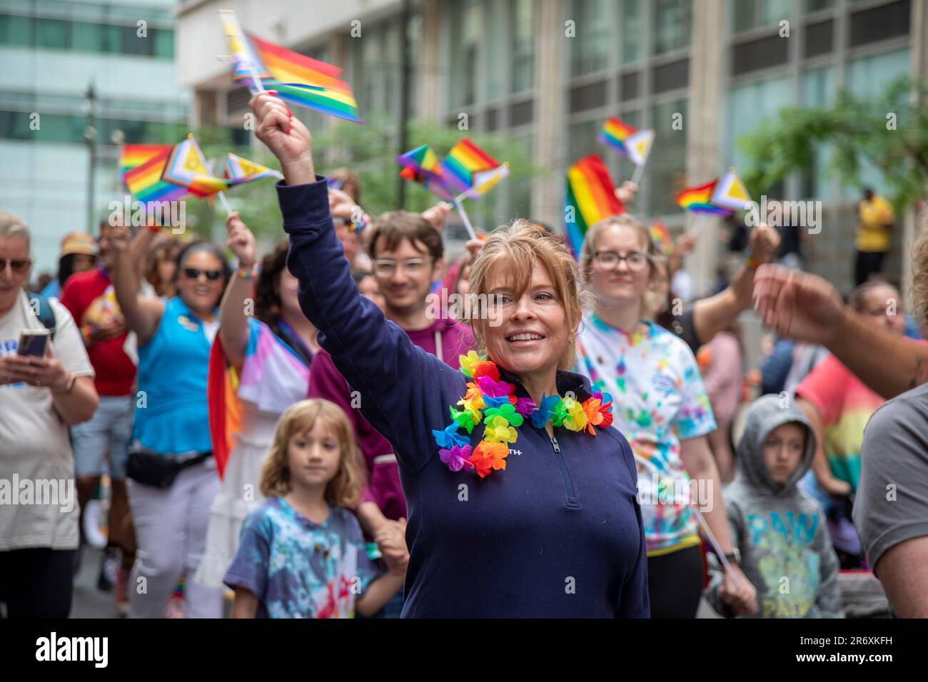 Detroit, Michigan, EE.UU. 11º de junio de 2023. Activistas gays, lesbianas, bisexuales y transgénero y sus aliados marchan por la igualdad en el desfile del Orgullo de la Ciudad del Motor. Crédito: Jim West/Alamy Live News Foto de stock
