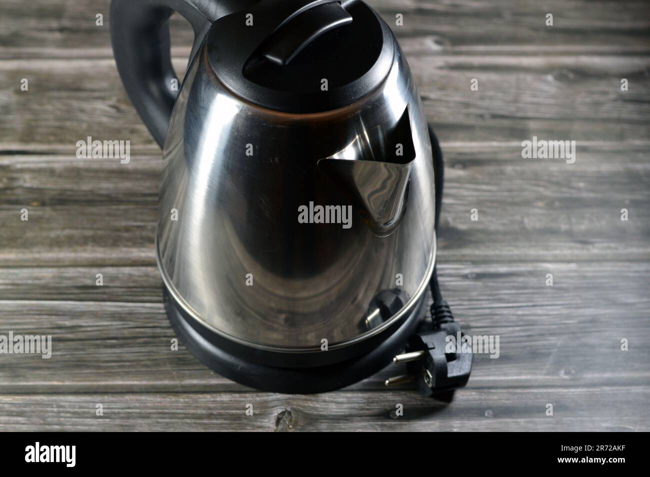 Velocidad hervir agua hervidor eléctrico, 1,5 litros para preparaciones y  agua hirviendo por electricidad para té, café y otras bebidas calientes, tetera  eléctrica fo Fotografía de stock - Alamy