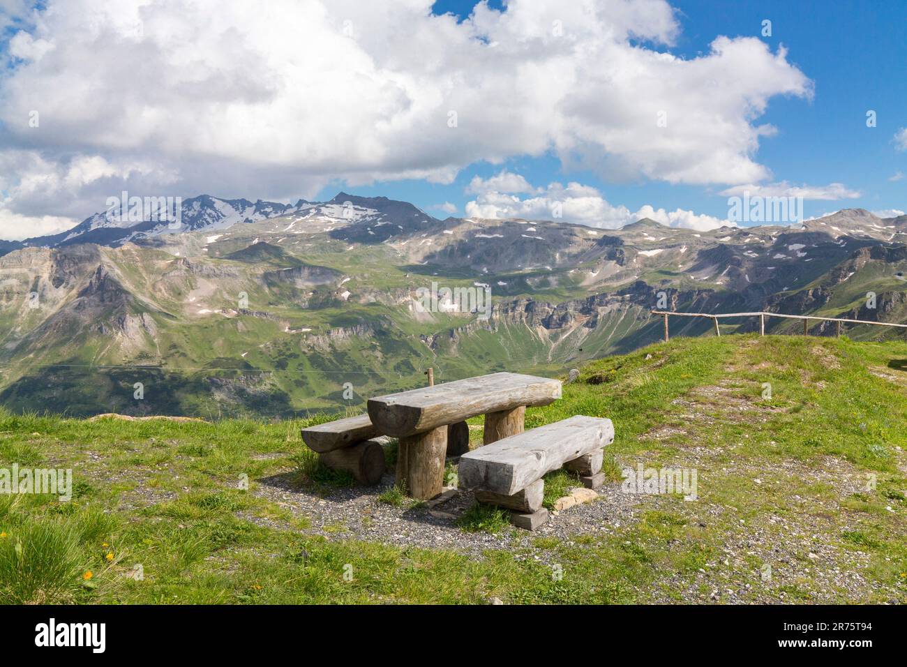Área de descanso en la carretera alpina Grossglockner High Foto de stock