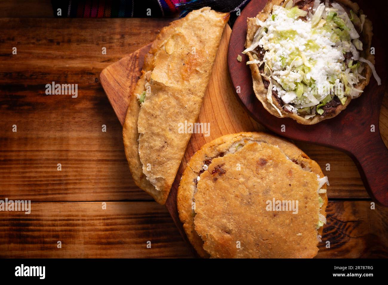 Sope, Quesadilla y Gordita. Comida callejera muy popular en México conocida como Garnachas o