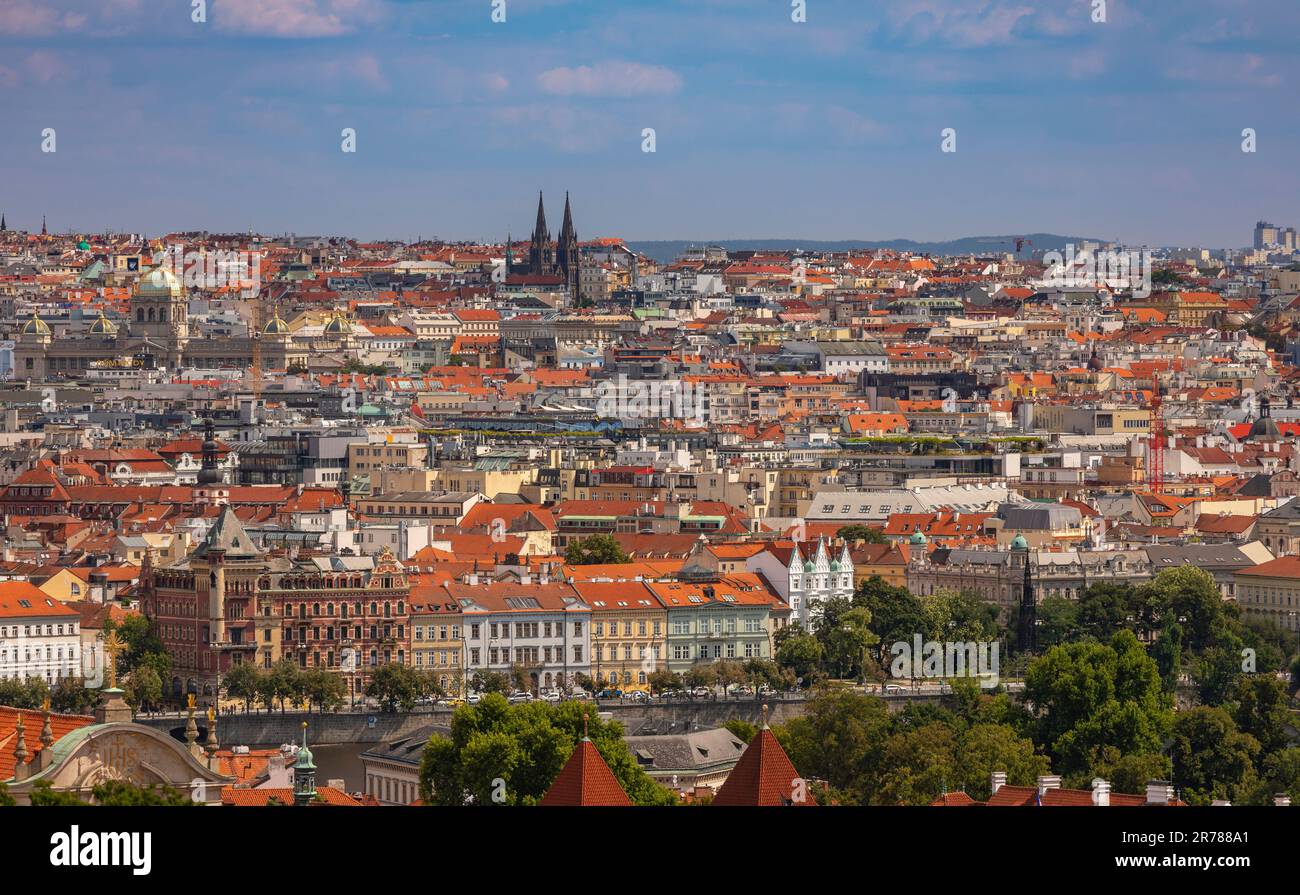 PRAGA, REPÚBLICA CHECA, EUROPA - Vista aérea del centro de la ciudad de Praga. Foto de stock