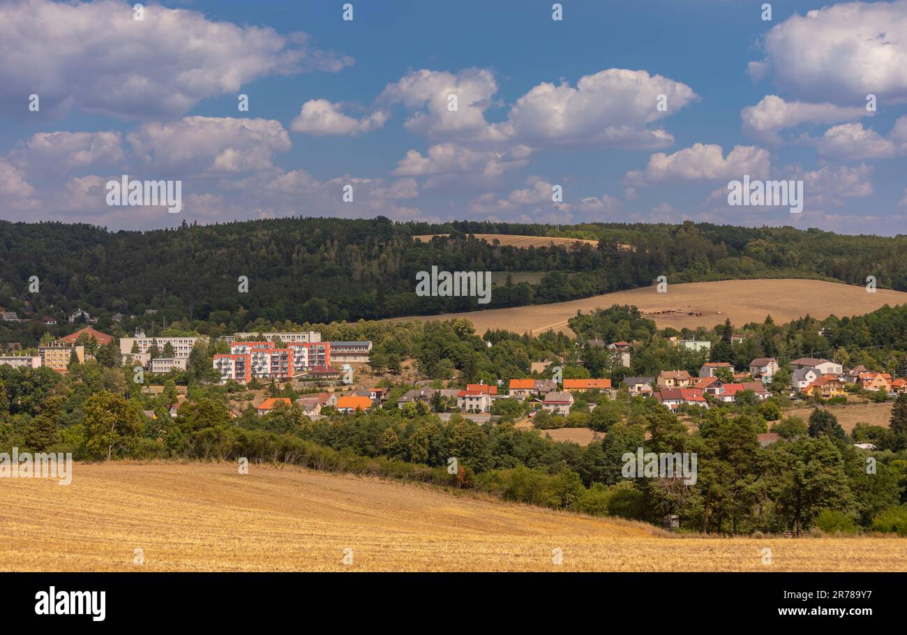 PLASY, REPÚBLICA CHECA, EUROPA - Paisaje rural junto a la ciudad de Plasy, al norte de Pilsen. Foto de stock