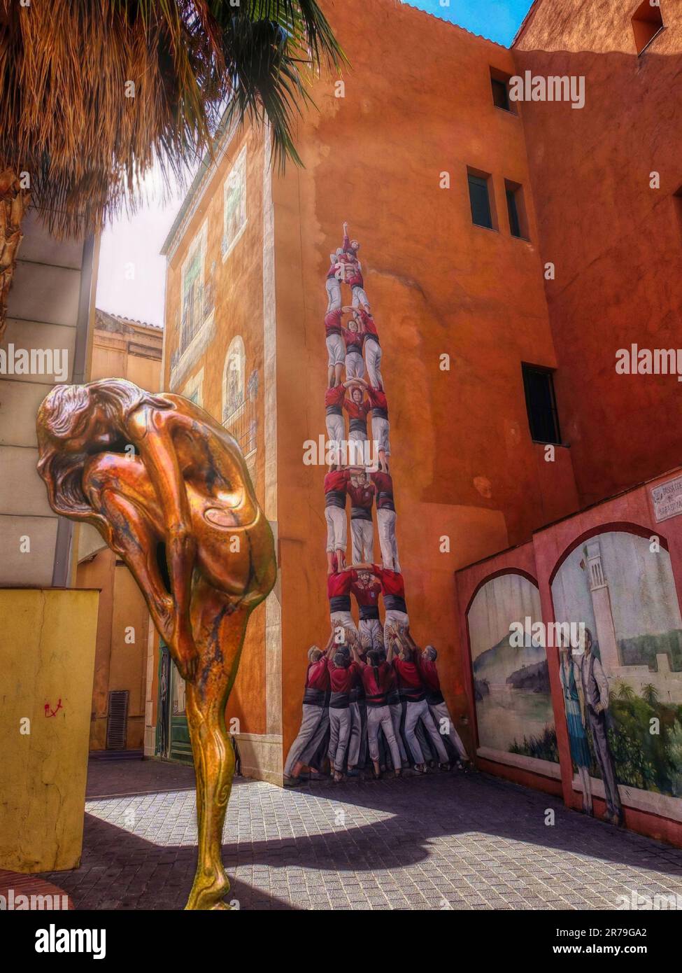 Un vertical de Mural a los castillos de Vendrell y escultura en El