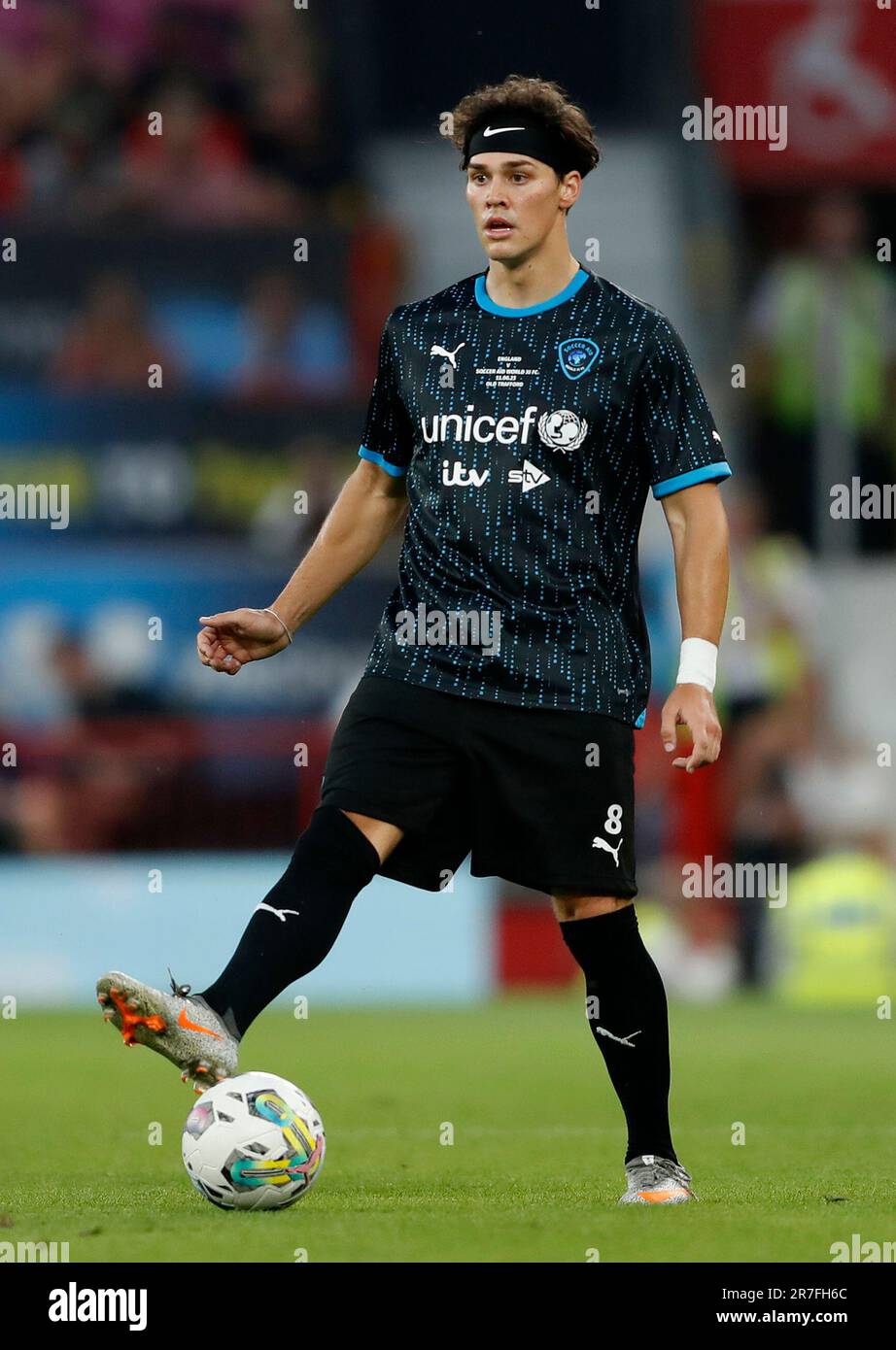 Noah Beck de Soccer Aid World XI en acción durante Soccer Aid for ...