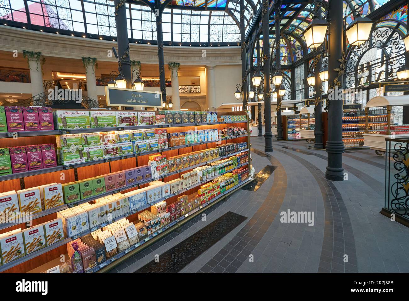 DOHA, QATAR CIRCA MARZO de 2023 Toma interior del SNAN Food Hall en