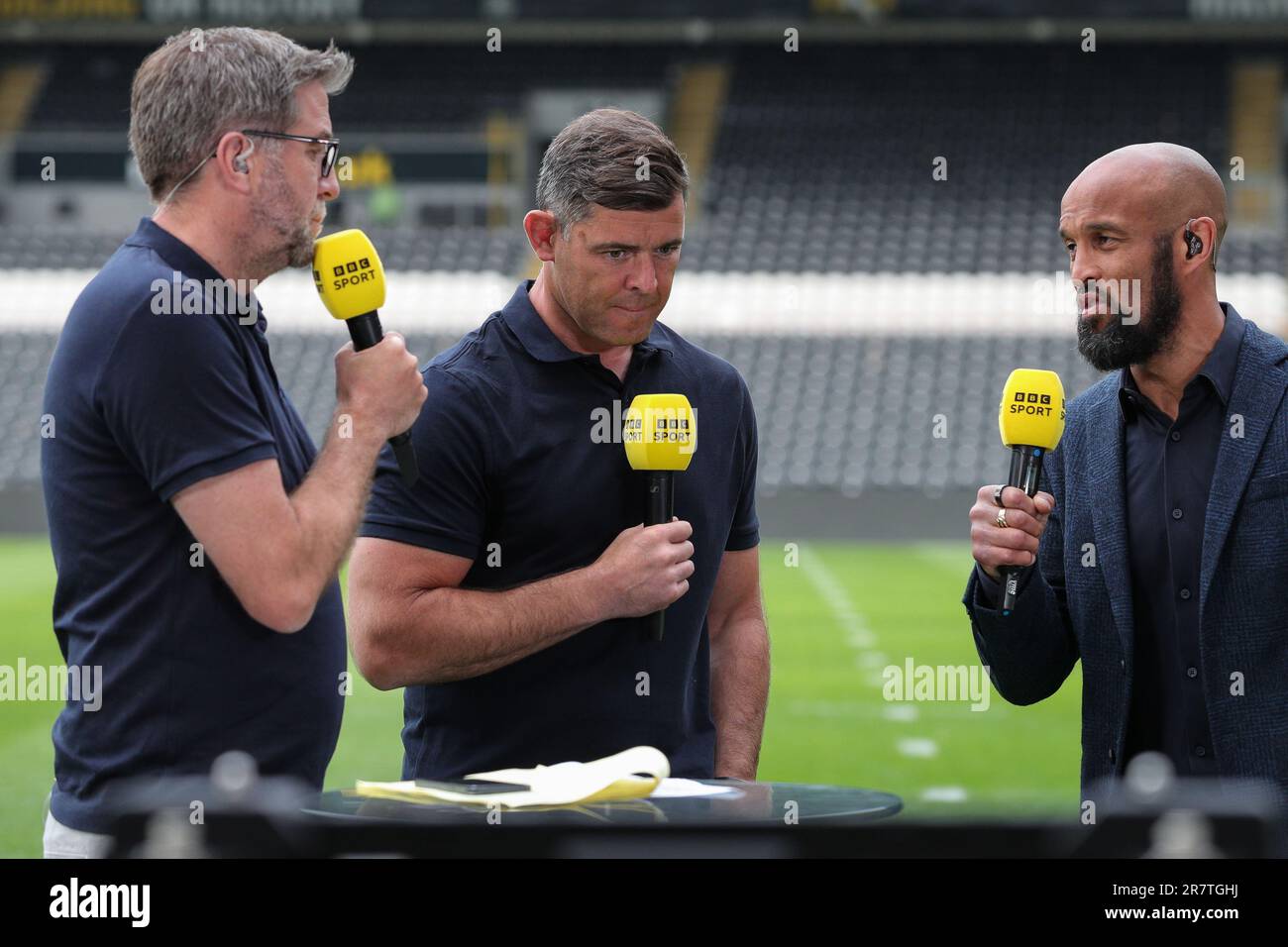 Hull, Reino Unido. 17º de junio de 2023. Paul Wellens Head Coach de St Helens habla con los presentadores de la BBC Sport Mark Chapman y Jamie Jones-Buchanan después del partido de la Copa Desafío Betfred Hull FC vs St Helens en el MKM Stadium, Hull, Reino Unido, 17 de junio de 2023 (Foto por James Heaton/News Images) en Hull, Reino Unido el 6/17/2023. (Foto por James Heaton/News Images/Sipa USA) Crédito: SIPA USA/Alamy Live News Foto de stock