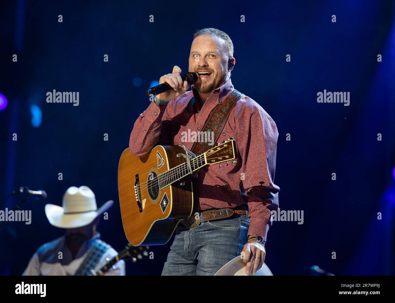 Cody Johnson actúa durante el día 2 del CMA Fest en el Nissan Stadium