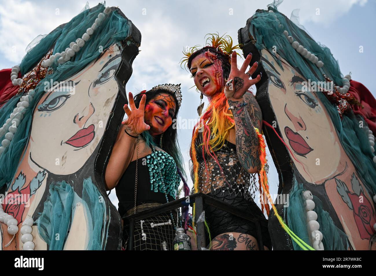 Trajes de sirena fotografías e imágenes de alta resolución - Página 10 -  Alamy