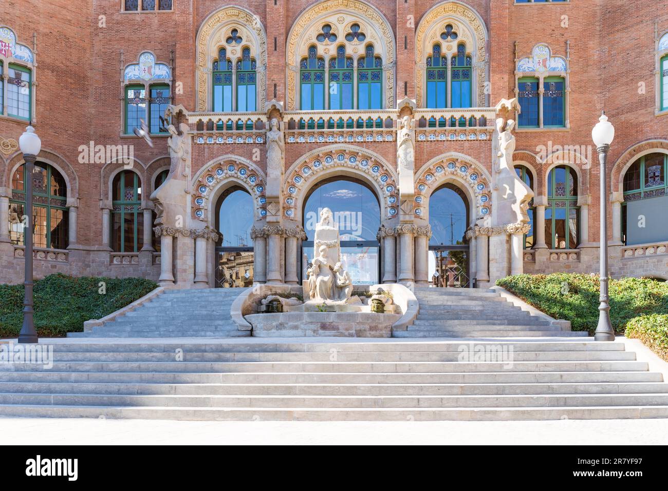 Entrada del antiguo Hospital de la Santa Cruz y San Pablo, Hospital de