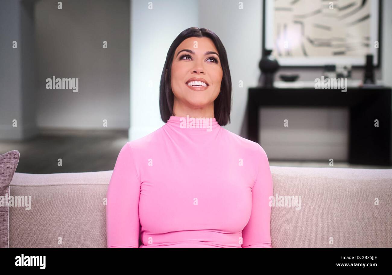 EE.UU. Kourtney Kardashian en una escena del (C)Hulu nuevo reality show:  Los Kardashians - Temporada 3 (2023) . Sinopsis: Sigue a la familia  Kardashian mientras celebran nuevas empresas y navegan a través
