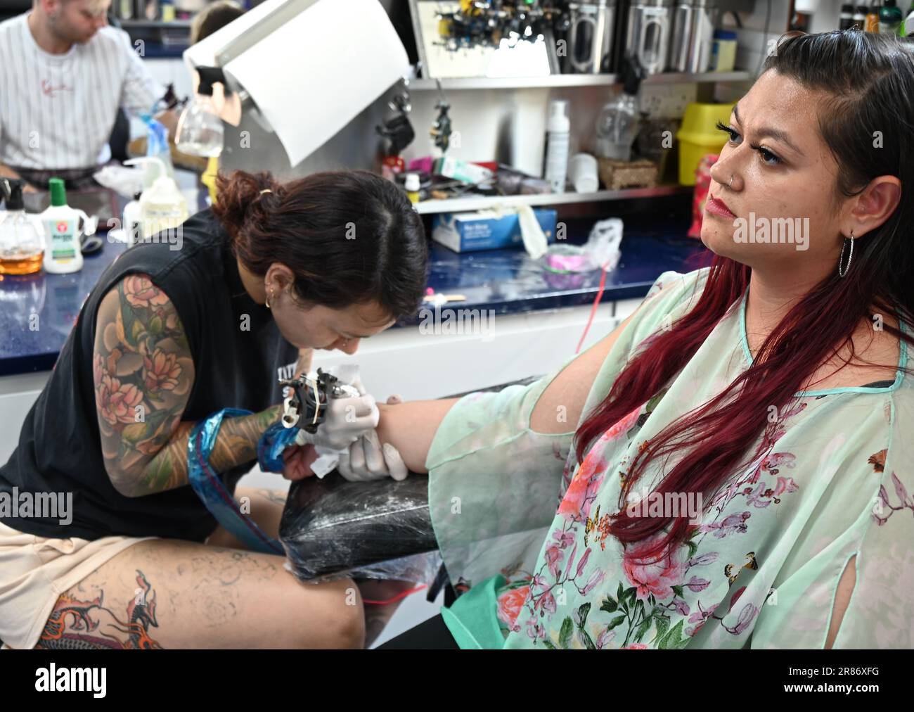 TATTOO UK UXBRIDGE tiene dos tiendas ahora, la primera en Cowley Road y
