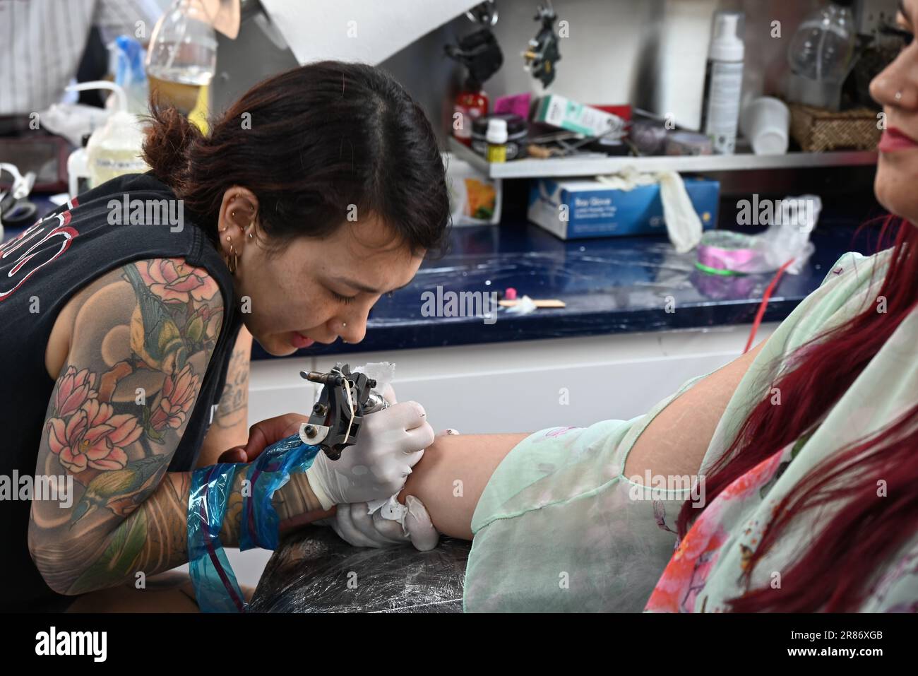 TATTOO UK UXBRIDGE tiene dos tiendas ahora, la primera en Cowley Road y