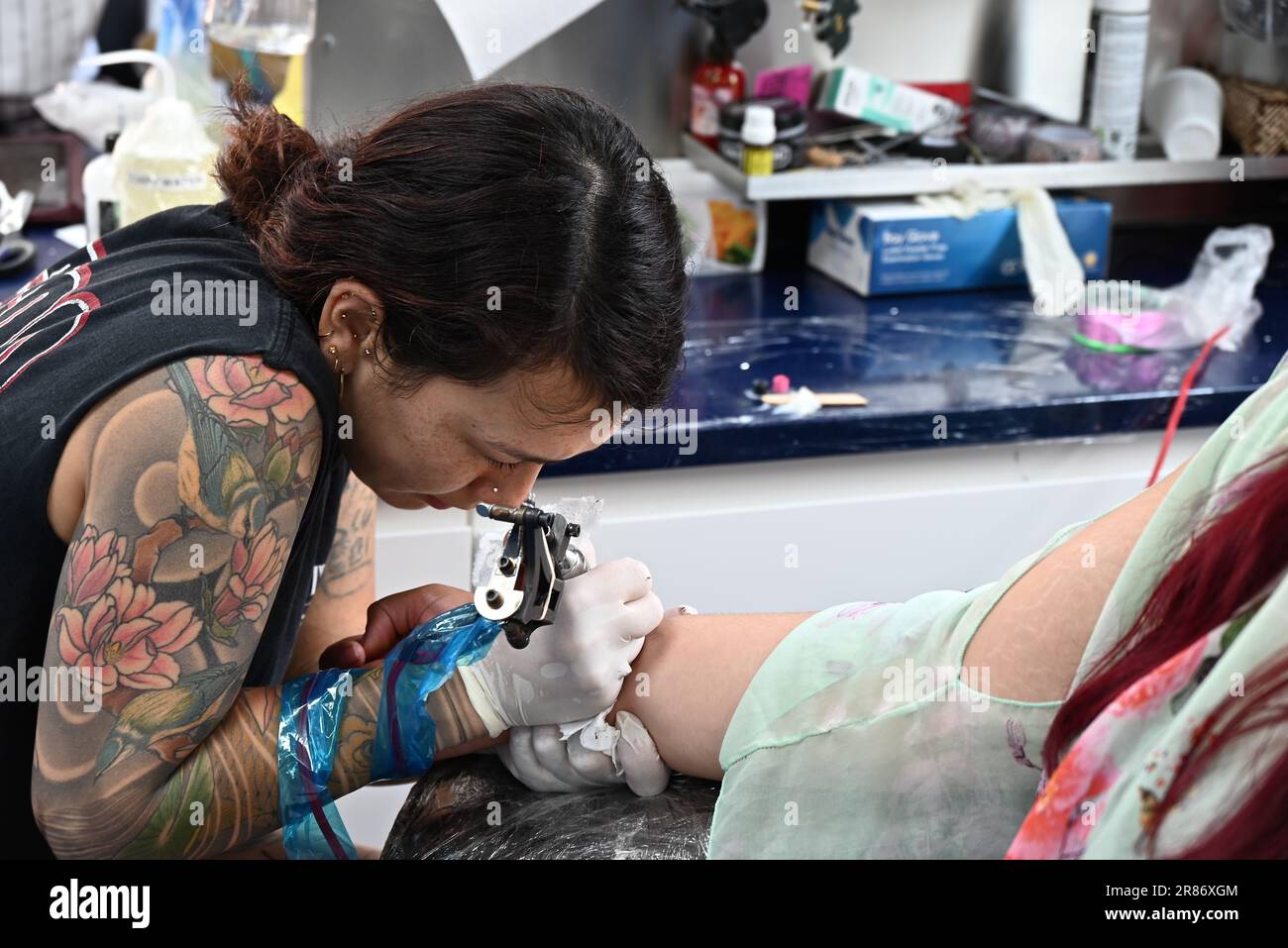 TATTOO UK UXBRIDGE tiene dos tiendas ahora, la primera en Cowley Road y