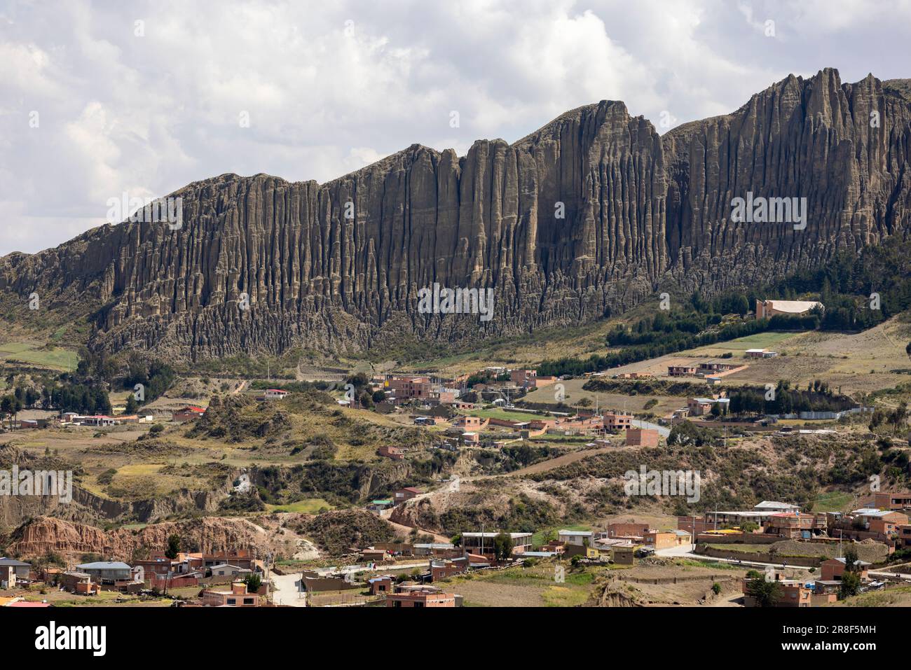 Valle de las Animas, paisaje con formaciones rocosas especiales en las afueras de La Paz en los Andes bolivianos - viajando y explorando América del Sur Foto de stock