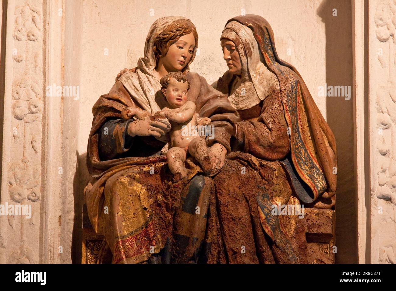 Grupo de figuras con Jesús y María en una capilla lateral de la Catedral de Burgos, Castilla y León, provincia de Burgos, España Foto de stock