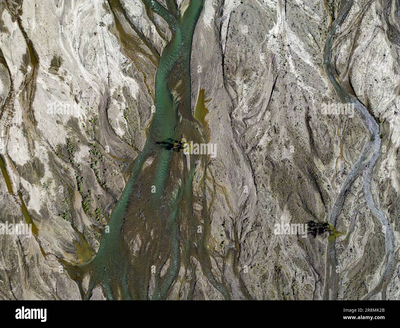 Vista aérea de cerca del paisaje del Río Sacambaya con un enorme cauce