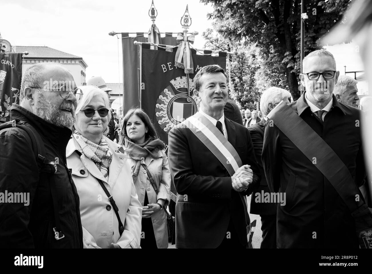 El político italiano Rosy Bindi, el alcalde Giorgio Gori y las autoridades locales durante el 25 de abril (Aniversario de la Liberación de Italia). Bérgamo, Italia. Foto de stock