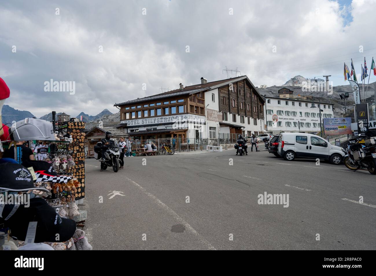 Bormio, la pequeña ciudad en la cima de la montaña en la cima del paso de Stelvio desde Italia a Suiza Foto de stock