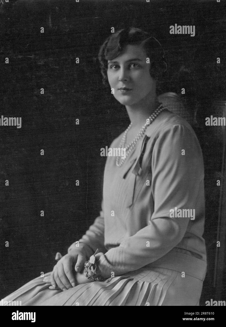Compromiso Real -- Princesa Marina de Grecia, hija del Príncipe Nicolás y la Princesa Helen de Grecia, cuyo compromiso se anuncia a S.R.H. Príncipes George. 03 de diciembre de 1934. (Foto de Vandyk). Foto de stock