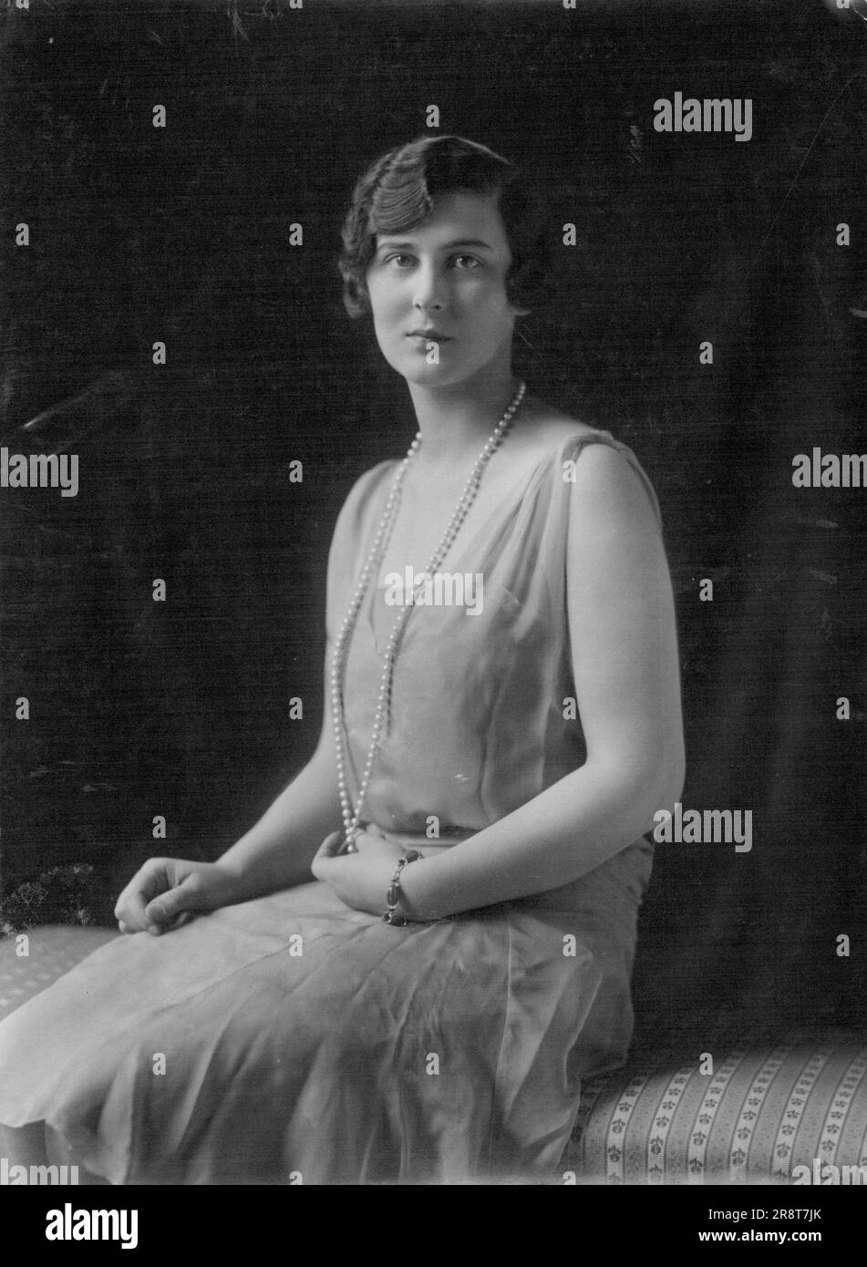 Compromiso Real -- Princesa Marina de Grecia, hija del Príncipe Nicolás y la Princesa Helen de Grecia, cuyo compromiso se anuncia a S.R.H. Príncipes George. 11 de febrero de 1935. (Foto de Vandyk). Foto de stock