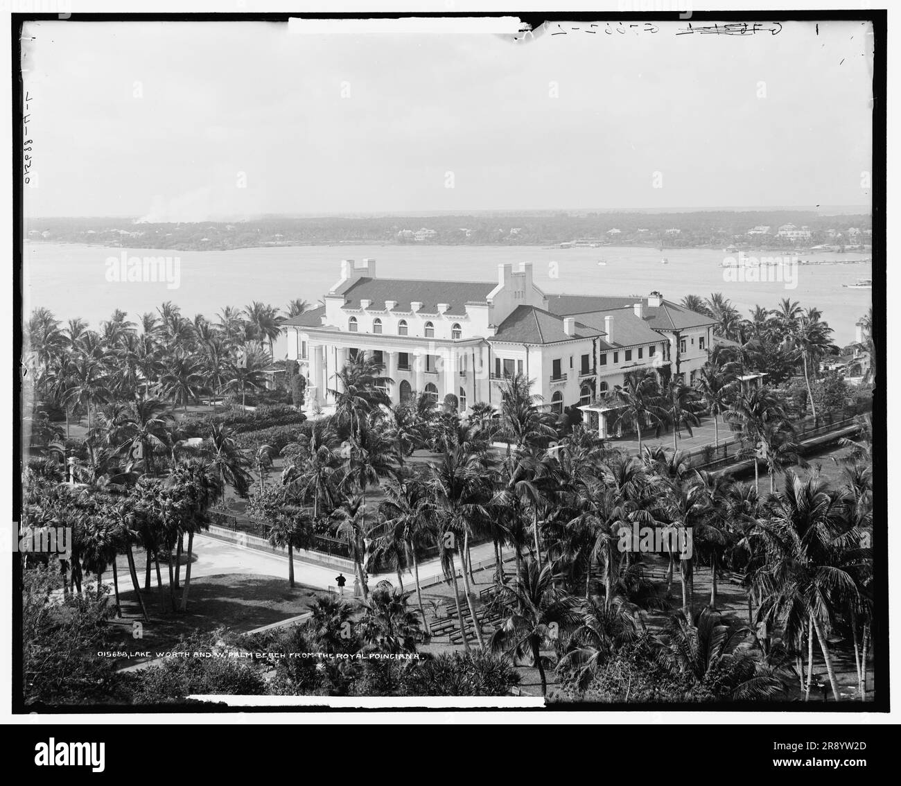 Lake Worth y W. Palm Beach desde el Royal Poinciana, entre 1900 y 1915. Foto de stock