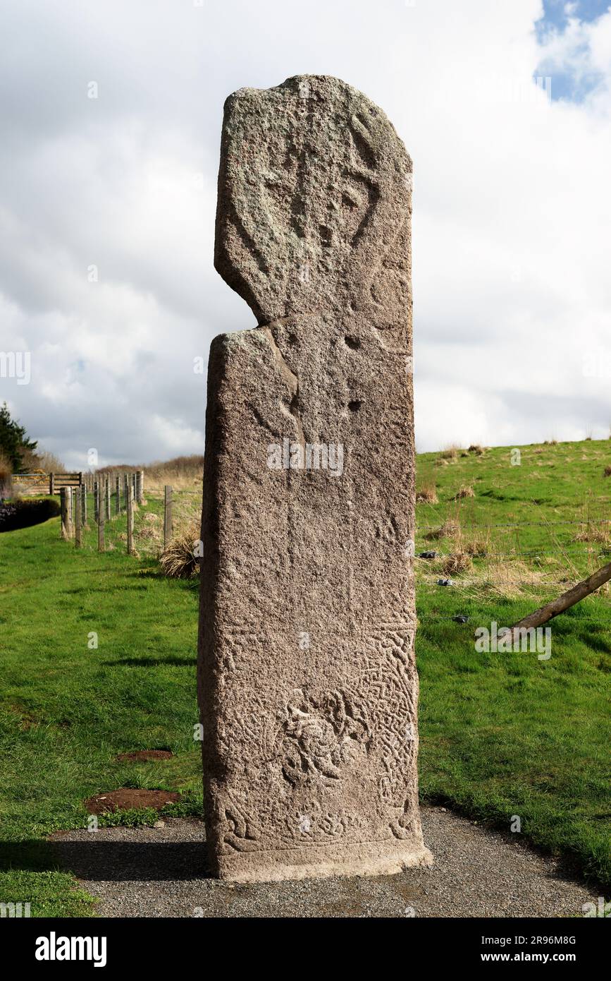 La piedra doncella. Pictish 9º C. Losa de cruz cristiana. Cara oeste, cerca de la capilla de Garioch, región de Grampian, Escocia Foto de stock
