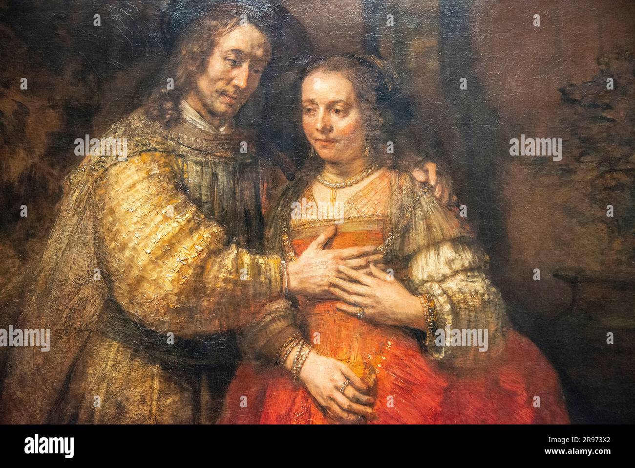 La pintura de Rembrandt llamó a la novia judía porque un padre judío le otorgó un collar a su hija el día de su boda. En el Rejksmuseum. Foto de stock