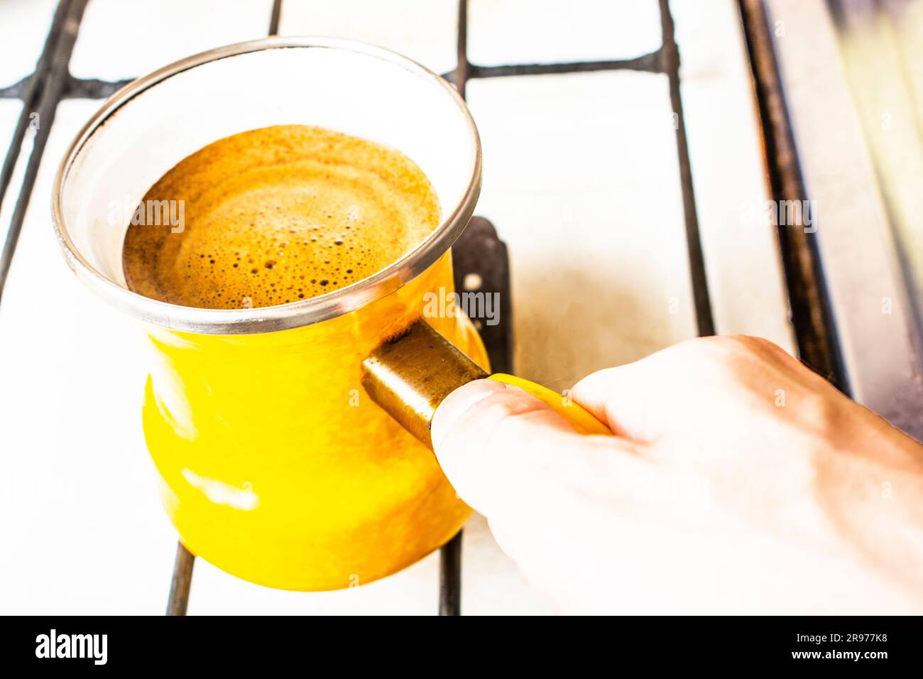 Estufa de cafe fotografías e imágenes de alta resolución - Alamy