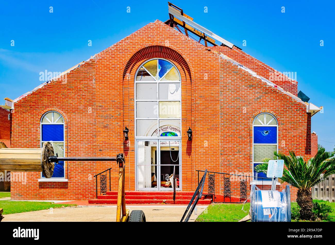 La Primera Iglesia Bautista Misionera se encuentra en medio de daños