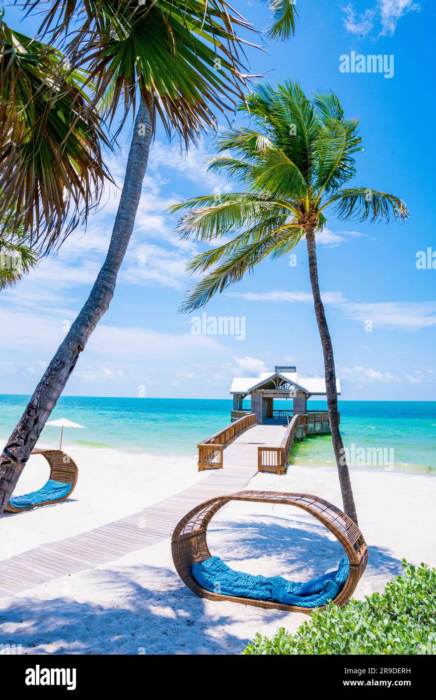 Playa tropical con muelle de madera Key West, Florida, Estados Unidos Foto de stock