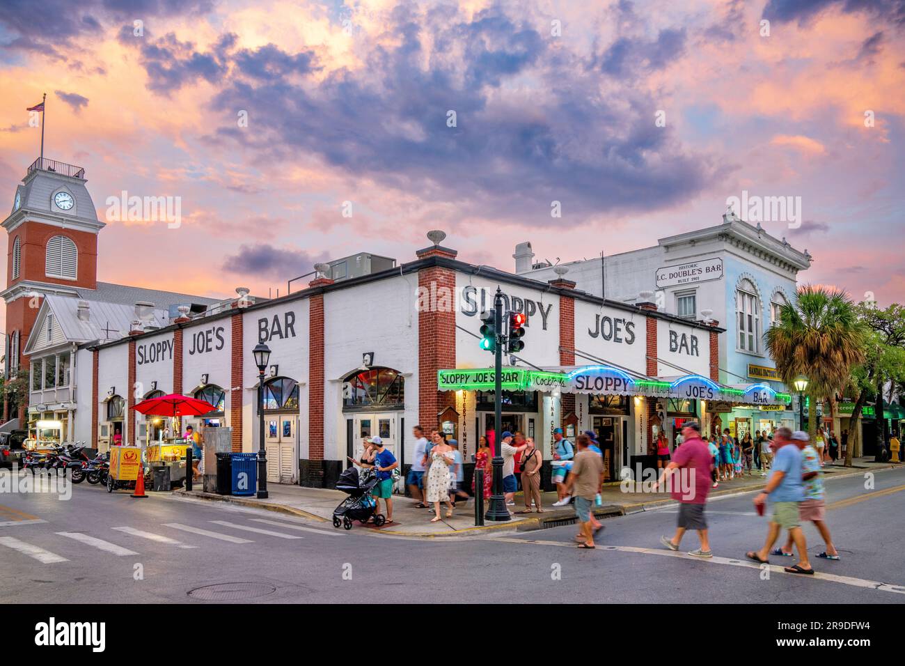 Duval Street, arquitectura típica famosa Key West, Florida, EE.UU Foto de stock