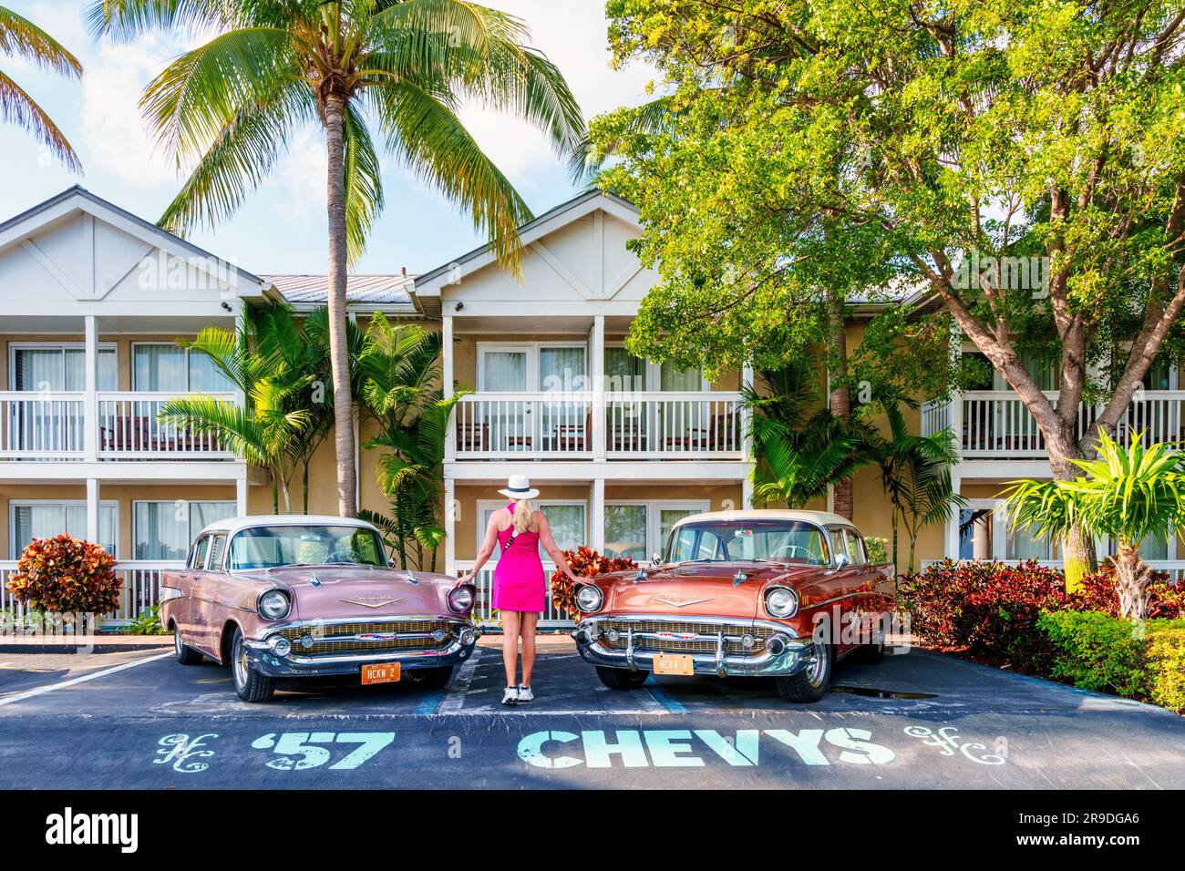 Hotel Havana Cabana, Oldtimer de Cuba decorado frente al Hotel Key West, Florida, Estados Unidos Foto de stock