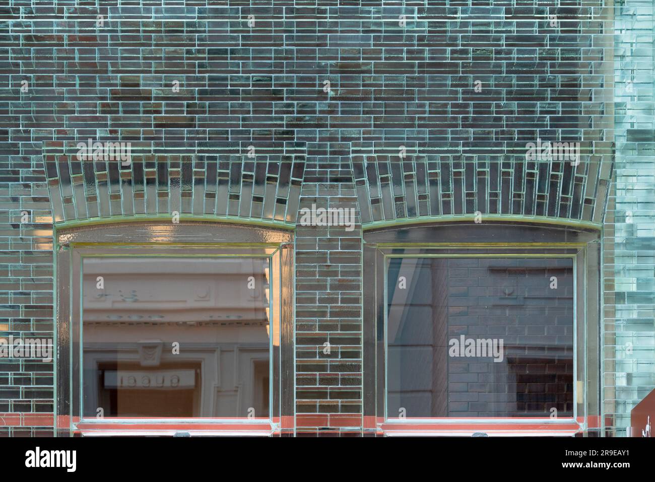 Amsterdam, Países Bajos - Tienda Hermes por MVRDV con ladrillos de vidrio Foto de stock