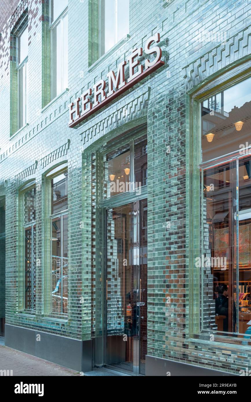 Amsterdam, Países Bajos - Tienda Hermes por MVRDV con ladrillos de vidrio Foto de stock