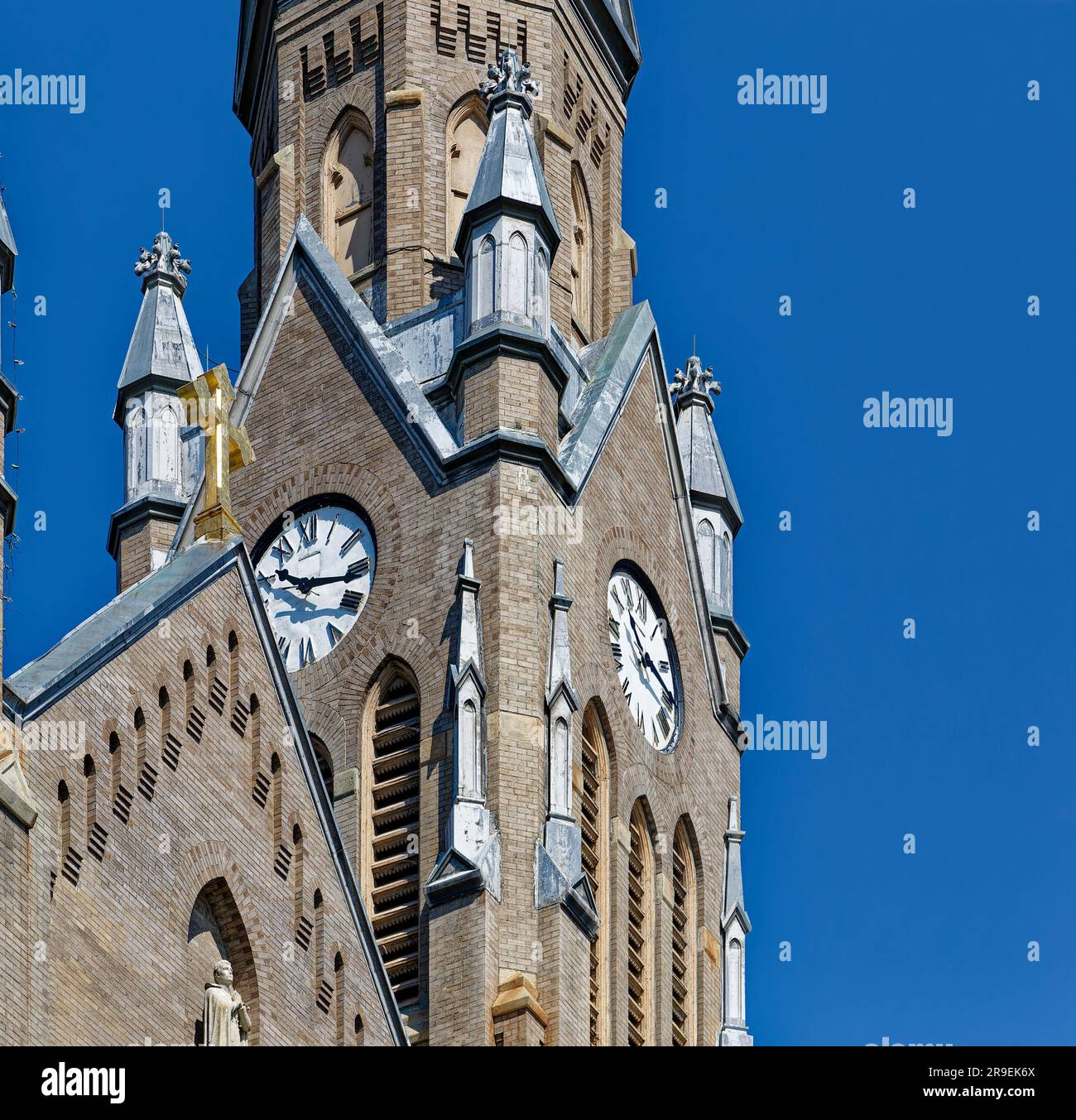 St. De ladrillo y piedra Stanislaus Kostka Church en Greenpoint es la