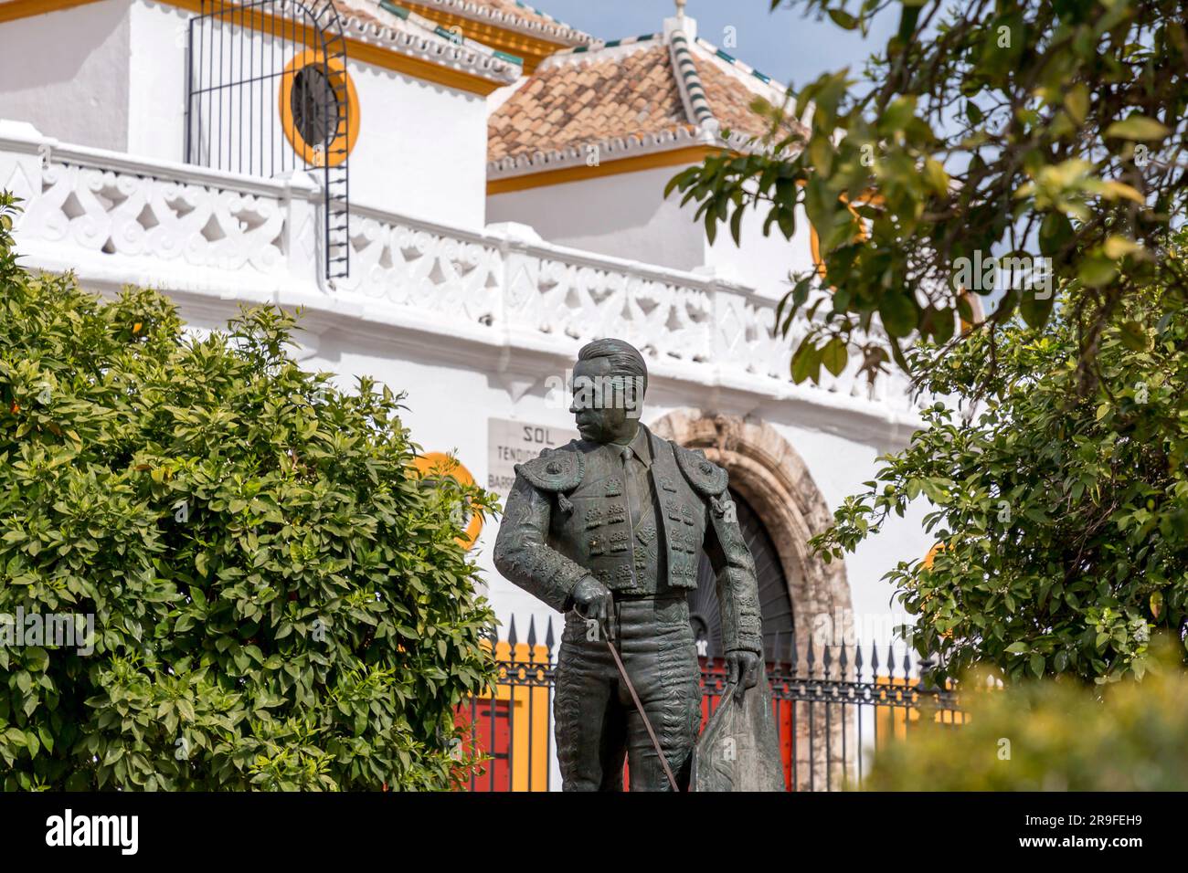 Sevilla, España24 DE FEBRERO de 2022 La estatua de bronce de