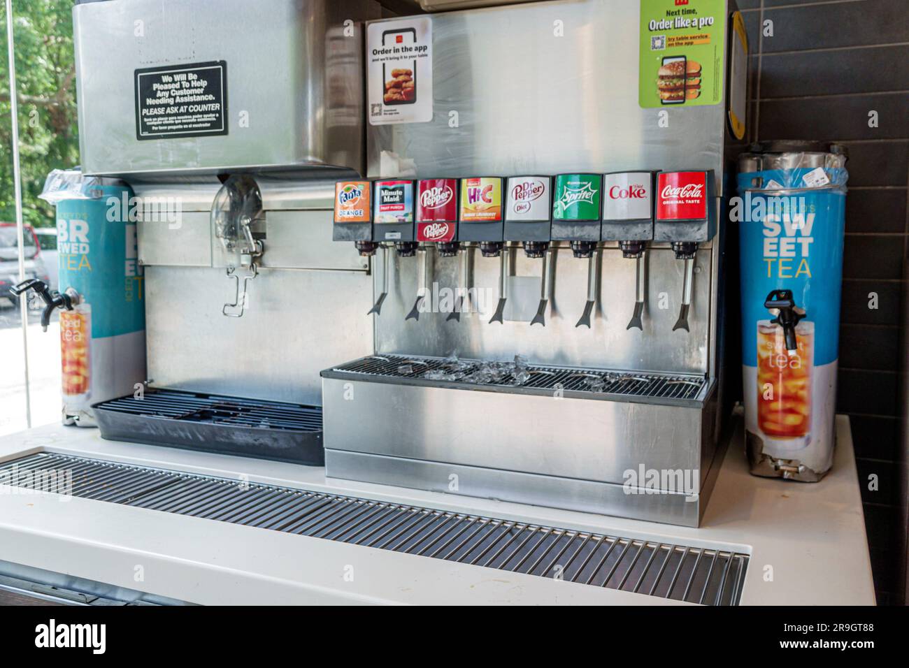 Mims Florida, McDonald's Restaurant comida rápida, dispensador de bebidas  heladas de autoservicio en el interior, Coca-Cola Sprite Dr. Pepper Hi C  Minute Maid Fanta Fotografía de stock - Alamy