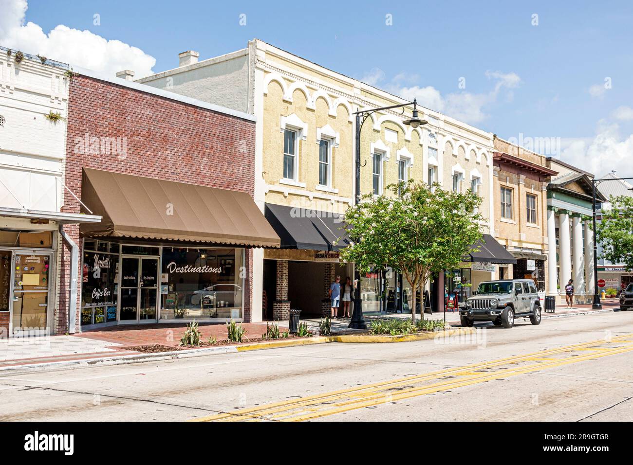 Deland Florida, pequeña ciudad, calle principal, distrito comercial del centro histórico, edificios restaurados Foto de stock