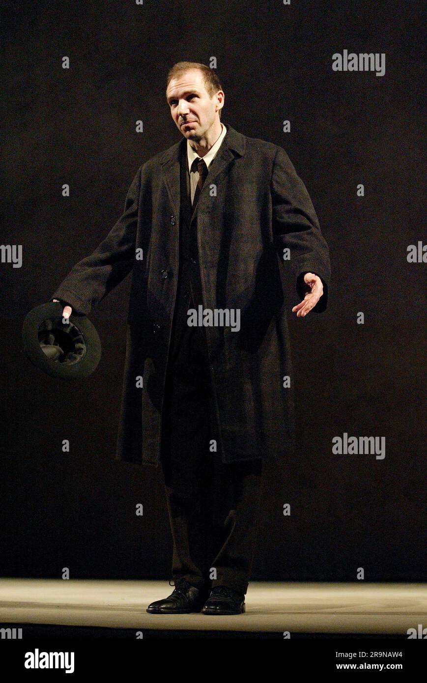 Ralph Fiennes interpreta el primer amor de Samuel Beckett en una