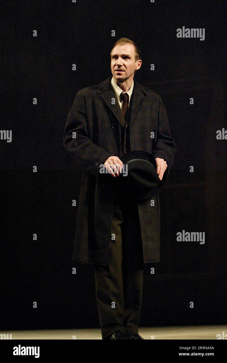 Ralph Fiennes interpreta el primer amor de Samuel Beckett en una