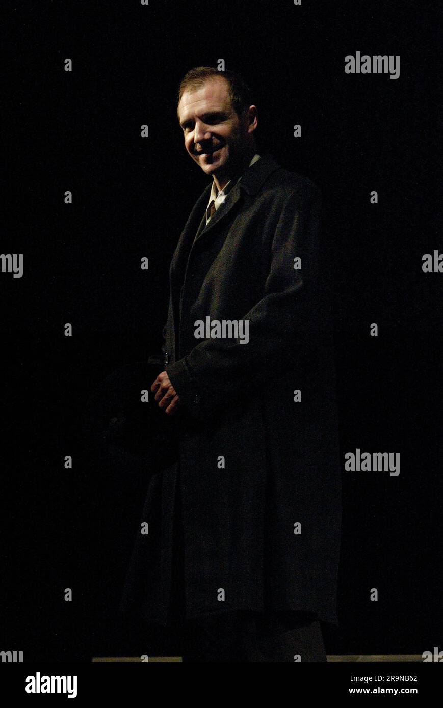 Ralph Fiennes interpreta el primer amor de Samuel Beckett en una