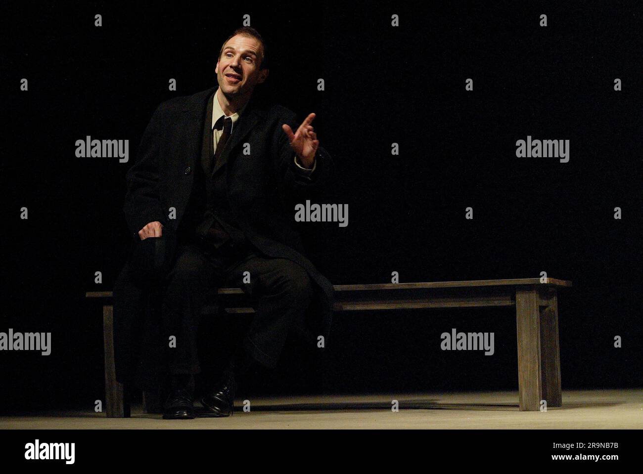 Ralph Fiennes interpreta el primer amor de Samuel Beckett en una